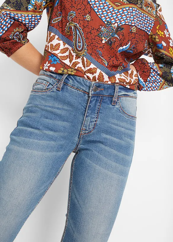 Jeans elasticizzati straight, vita media, bonprix