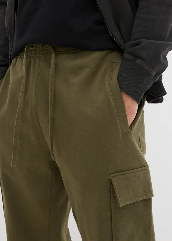 Pantaloni da jogging con tasche cargo, loose fit, bonprix