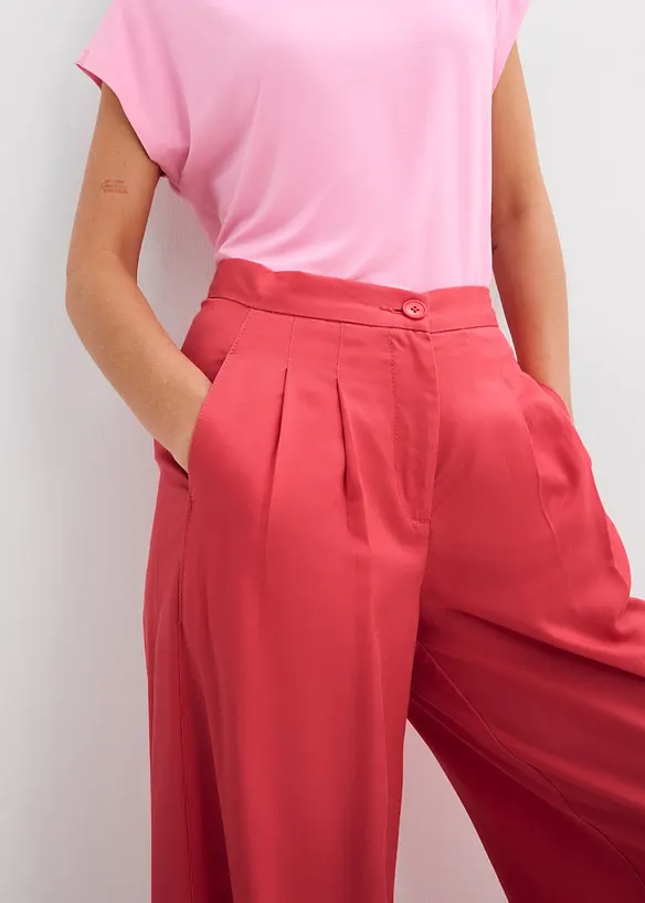 Pantaloni con pinces in lyocell fluente, bonprix