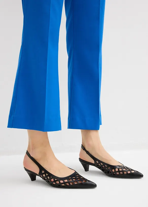 Pantaloni cropped svasati con bottone decorativo, bonprix