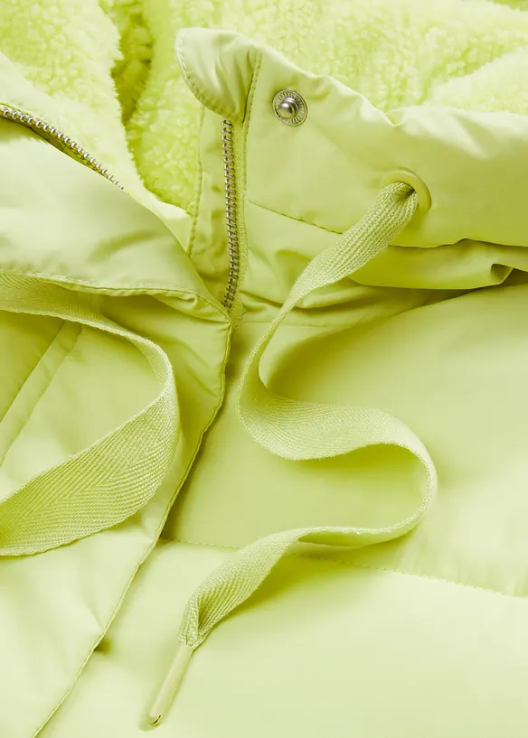 Giubbotto trapuntato con fodera teddy al cappuccio, bonprix