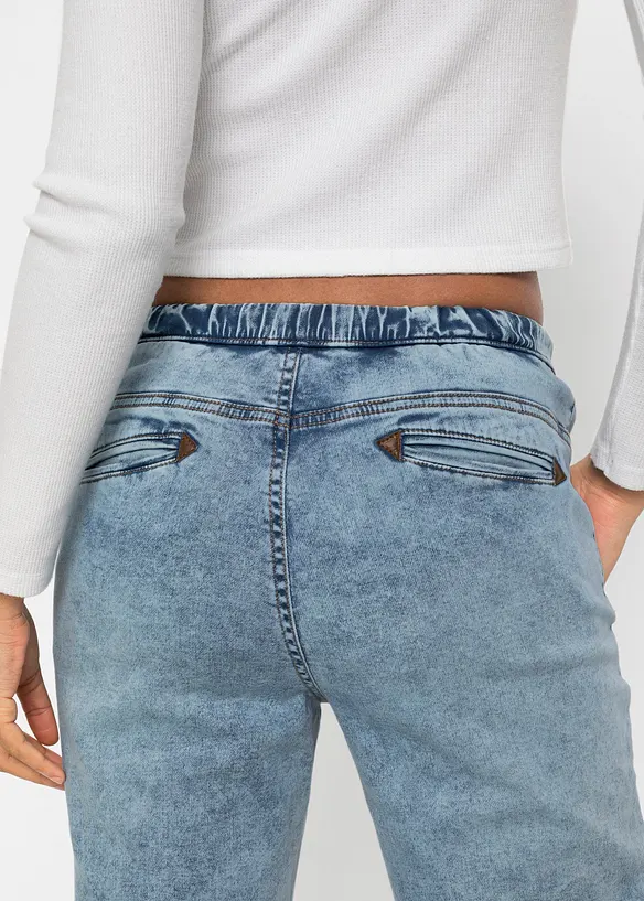 Jogger di jeans elasticizzati, vita media, bonprix