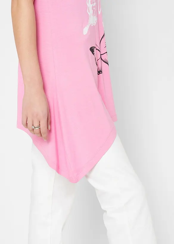 Maglia lunga con fondo asimmetrico a punte e farfalle, bonprix