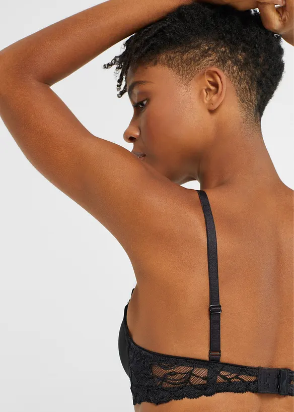 Reggiseno con coppe preformate e poliammide riciclata, bonprix