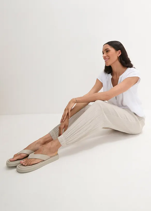 Pantaloni in mussola con vita a smock, bonprix