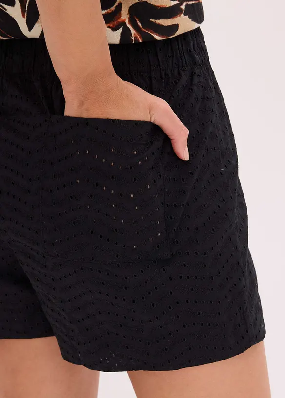 Shorts con ricami traforati, bonprix