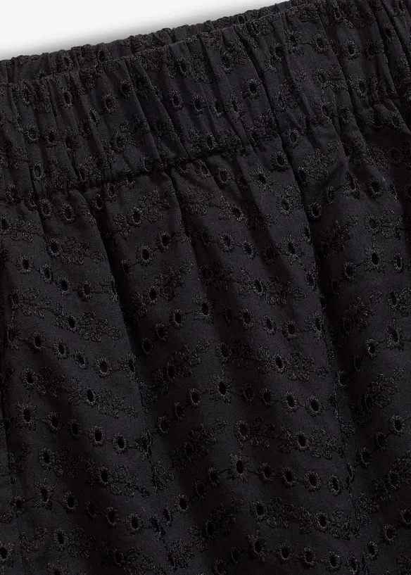 Shorts con ricami traforati, bonprix