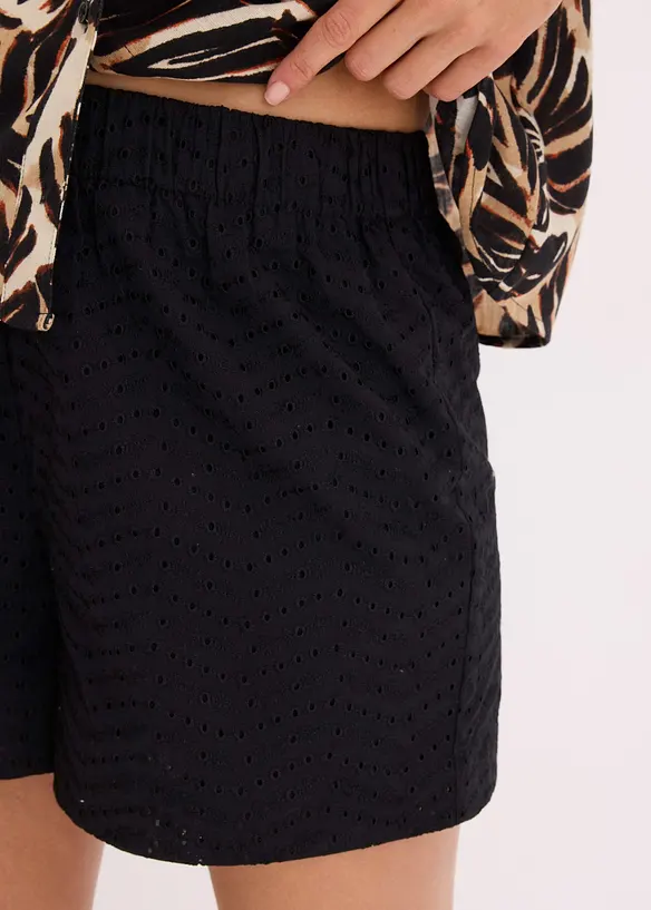 Shorts con ricami traforati, bonprix