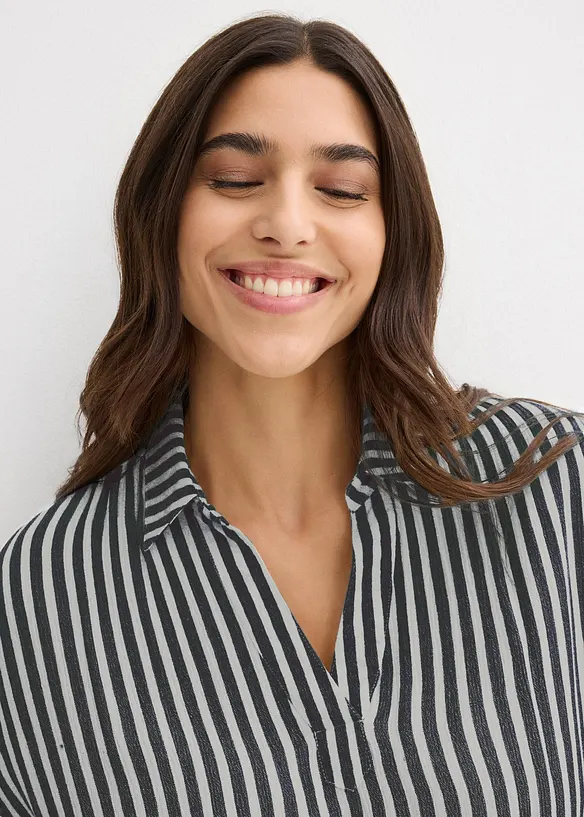 Blusa a maniche corte in viscosa fluente, bonprix