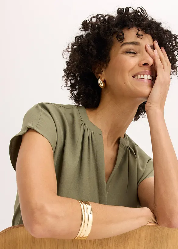 Camicetta a maniche corte con abbottonatura nascosta, bonprix