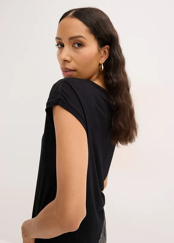 Maglia in morbida viscosa con pizzo, bonprix