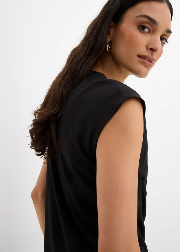 Maglia in misto viscosa con orlo asimmetrico, bonprix