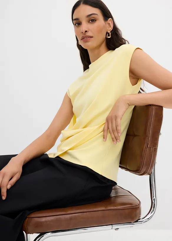 Maglia in misto viscosa con orlo asimmetrico, bonprix