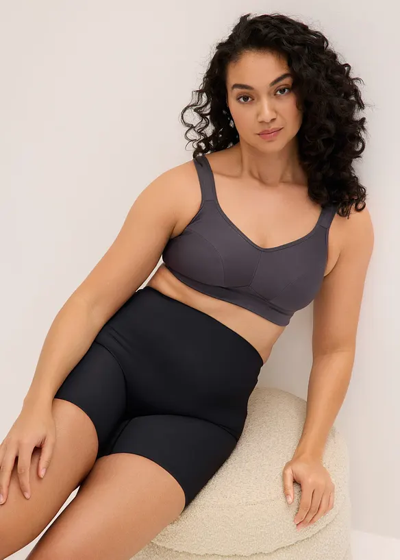 Pantaloncini con effetto modellante medio e taglio basso sul retro, bonprix