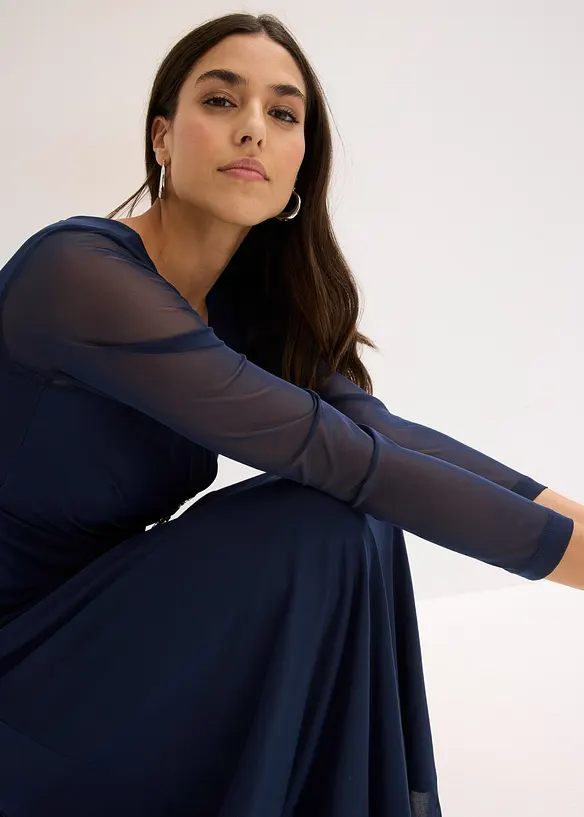 Abito da sera con tulle delicato e applicazione, bonprix