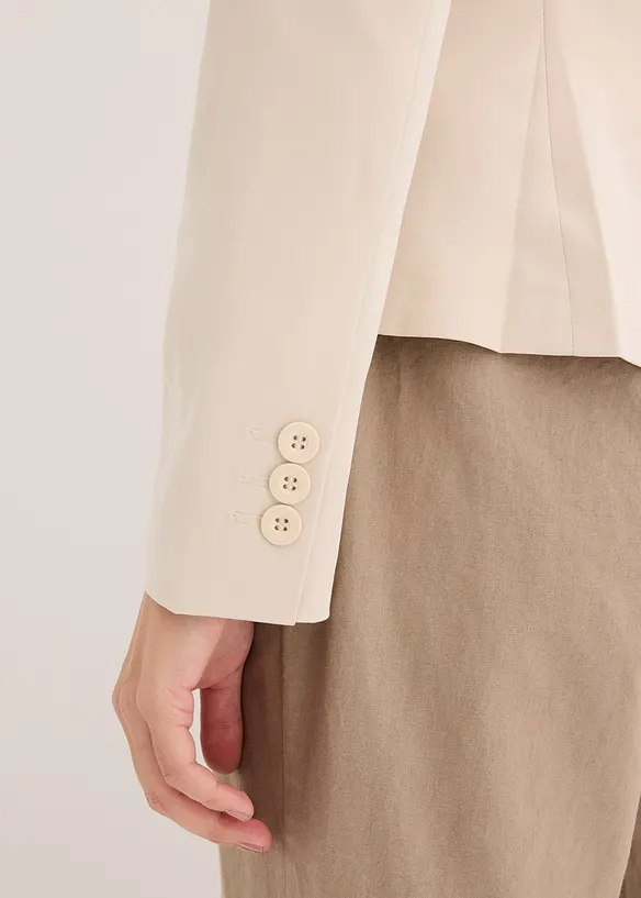 Blazer corto con tasche a patta, bonprix