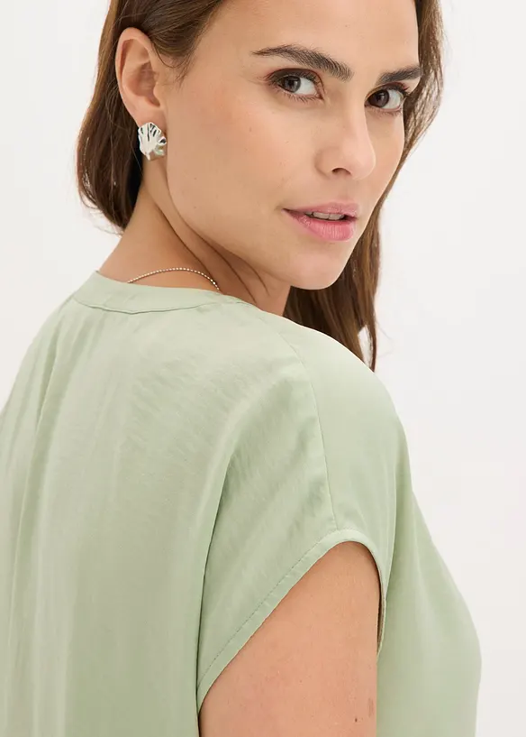 Blusa in satin a maniche corte, taglio morbido a spalle scese, bonprix