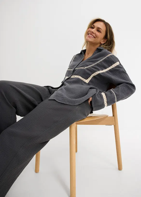 Blusa in mussola con inserti di pizzo, bonprix