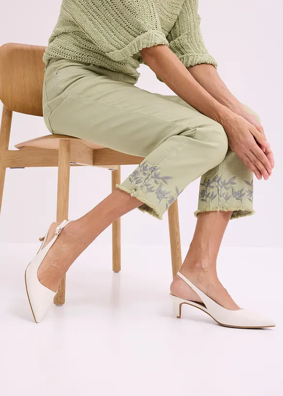 Pantaloni in twill con ricami, bonprix