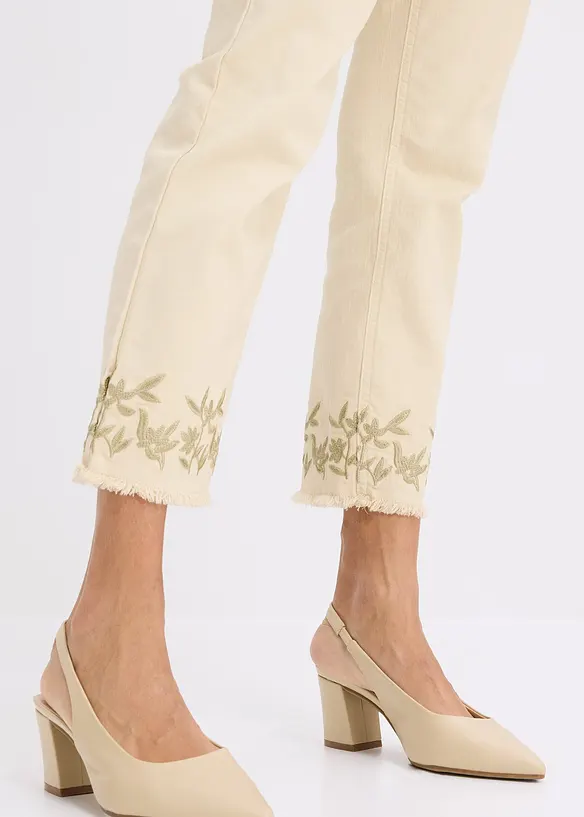 Pantaloni in twill con ricami, bonprix