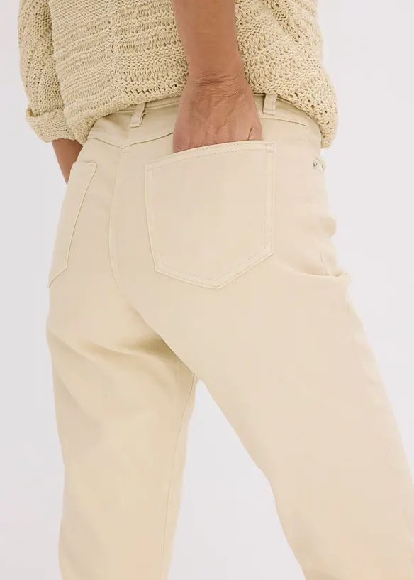 Pantaloni in twill con ricami, bonprix