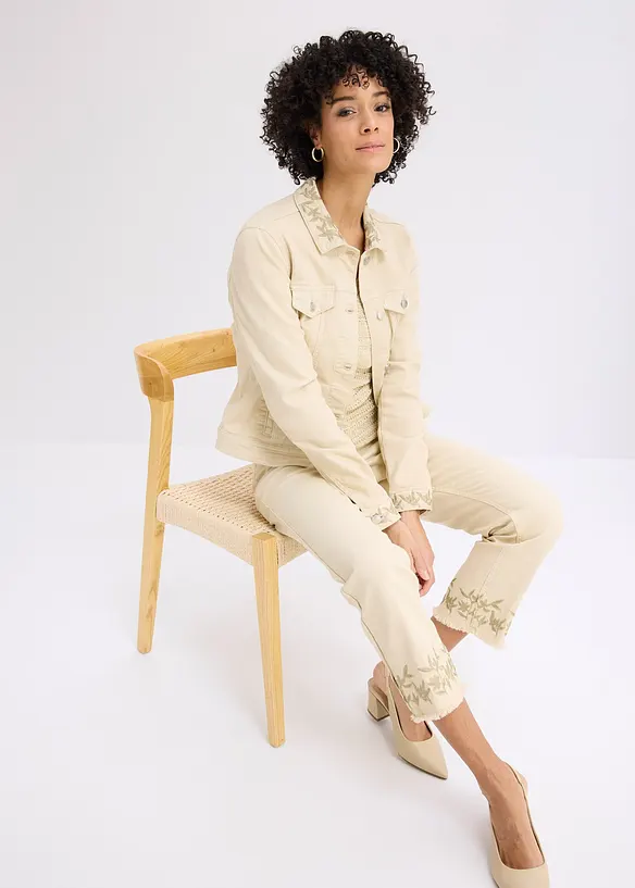 Pantaloni in twill con ricami, bonprix