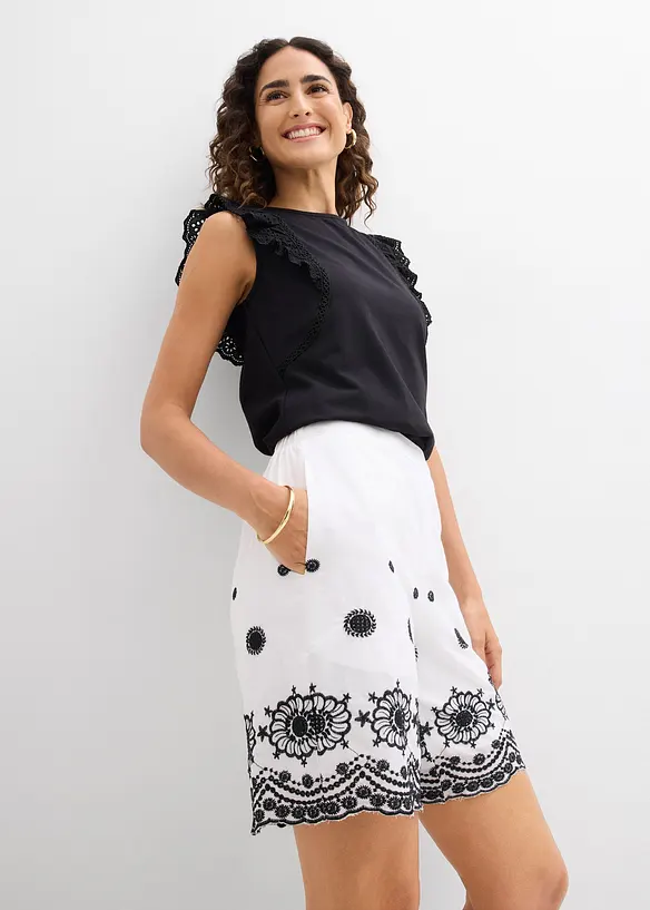 Shorts in twill con pizzo traforato, bonprix