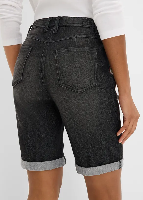 Bermuda in jeans con ricami e cinta comoda, vita media, bonprix