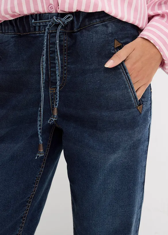 Jogger di jeans elasticizzati, vita media, bonprix