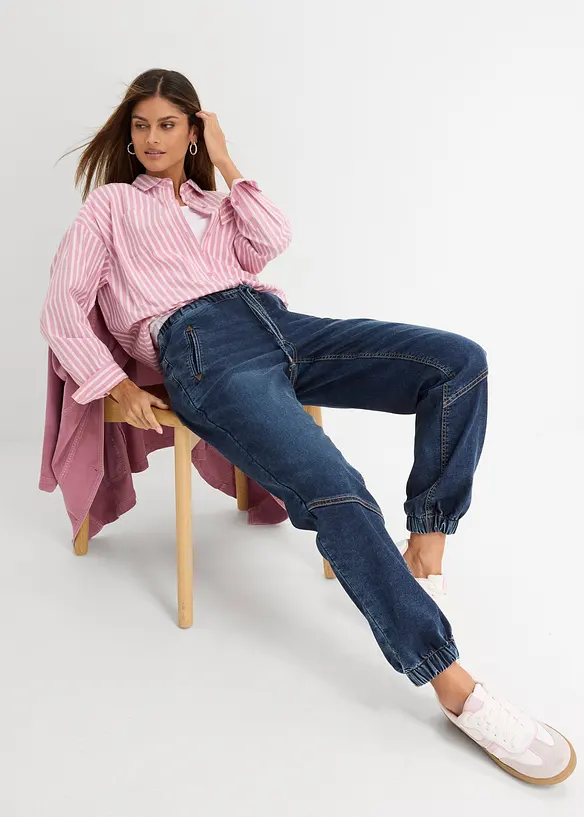 Jogger di jeans elasticizzati, vita media, bonprix
