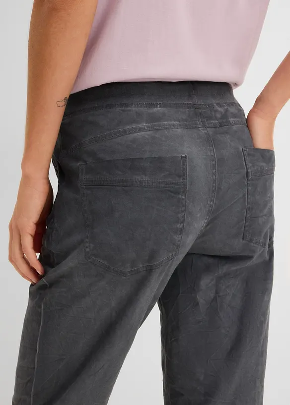 Pinocchietti con laccetto a contrasto, bonprix