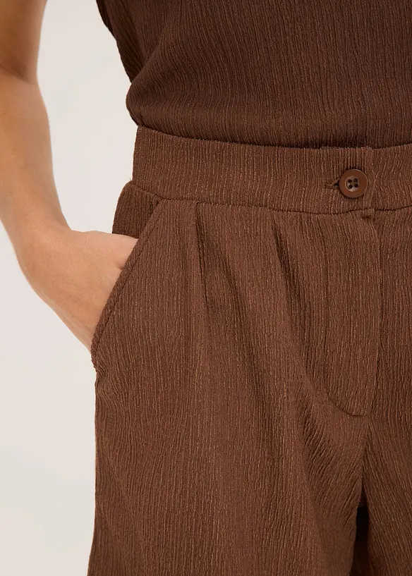 Chino corti in cr&ecirc;pe operato, bonprix