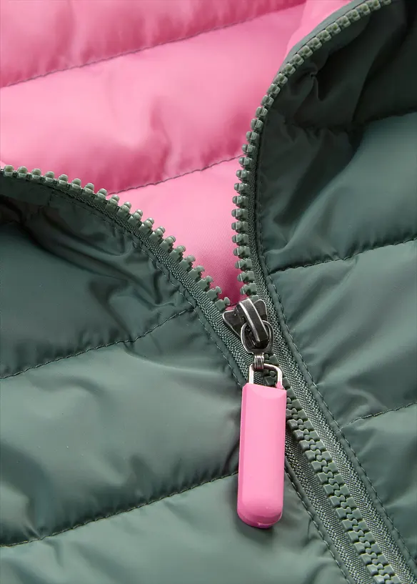 Gilet trapuntato con cappuccio, bonprix