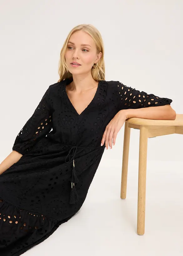 Abito midi in puro cotone con ricami traforati, bonprix