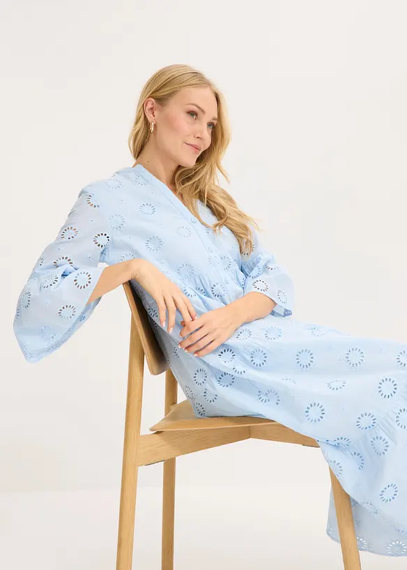 Abito lungo in puro cotone con ricami traforati, bonprix