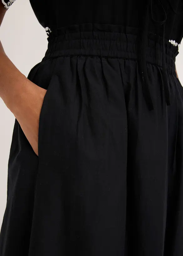 Gonna midi in puro cotone con ricami traforati, bonprix