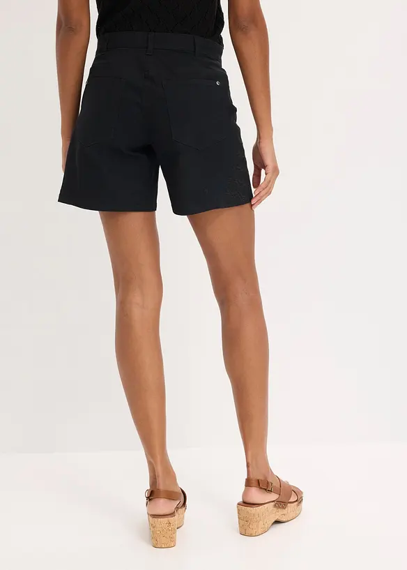 Shorts con ricami traforati, bonprix
