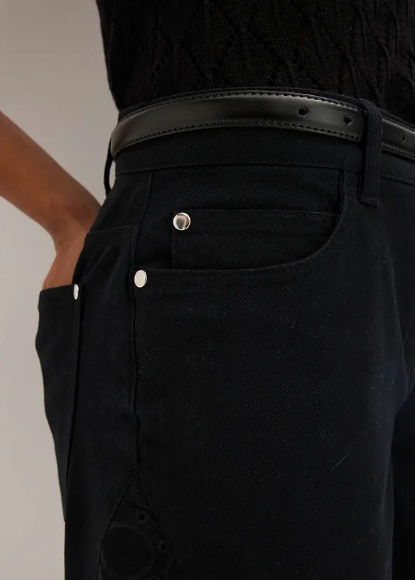 Shorts con ricami traforati, bonprix