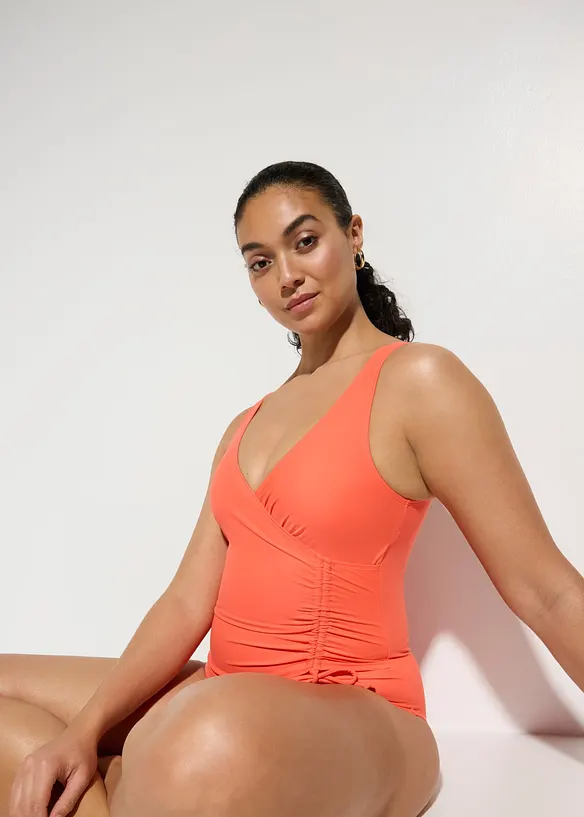 Costume intero con arricciatura ed effetto modellante leggero, bonprix