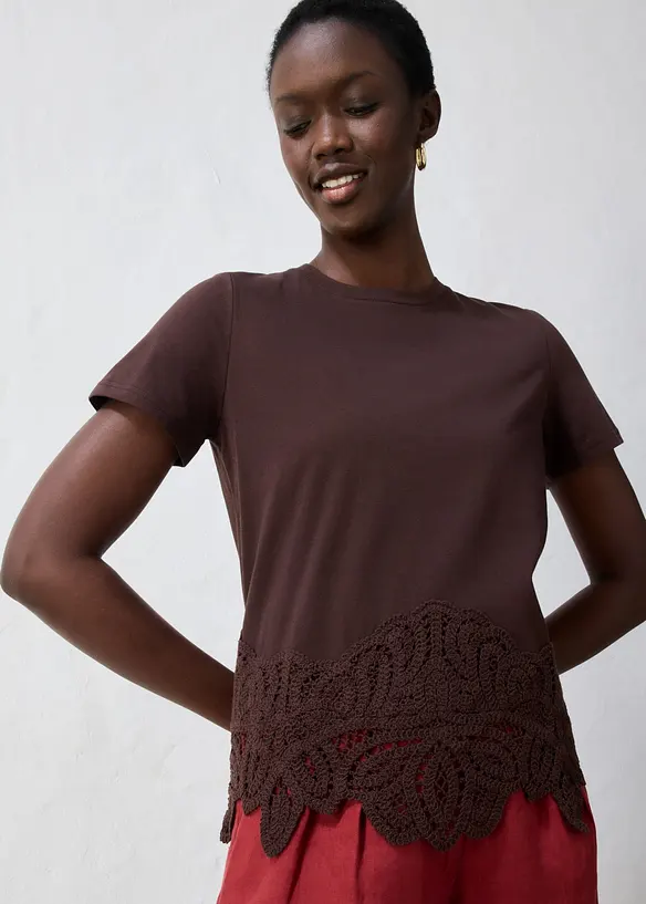 Maglia con percentuale di seta e bordo effetto uncinetto, bonprix