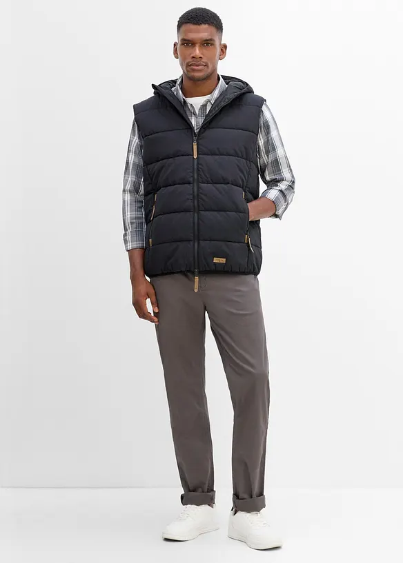 Gilet trapuntato con cappuccio e dettagli in similpelle, bonprix