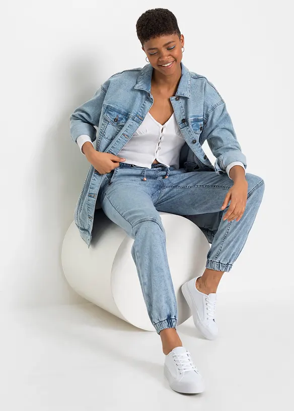 Jogger di jeans elasticizzati, vita media, bonprix