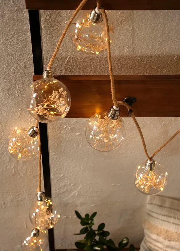 Catena luminosa LED con 8 sfere e fiori secchi, bonprix