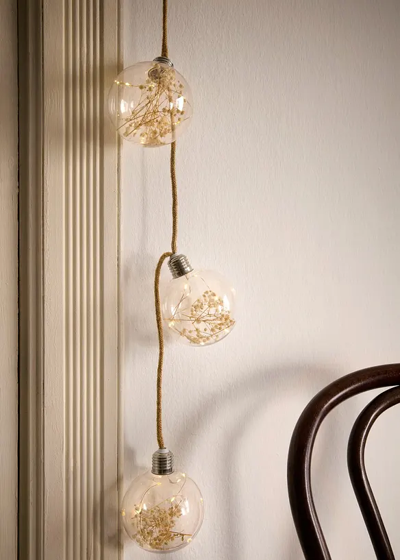 Catena luminosa LED con 8 sfere e fiori secchi, bonprix
