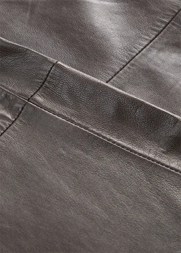 Pantaloni in pelle con pinces, bonprix