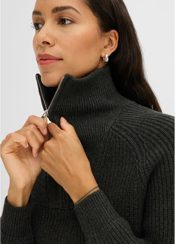Maglione con collo alto e zip in misto viscosa morbido, bonprix