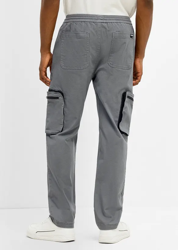 Pantaloni cargo regular fit con pratiche tasche e taglio dritto, bonprix