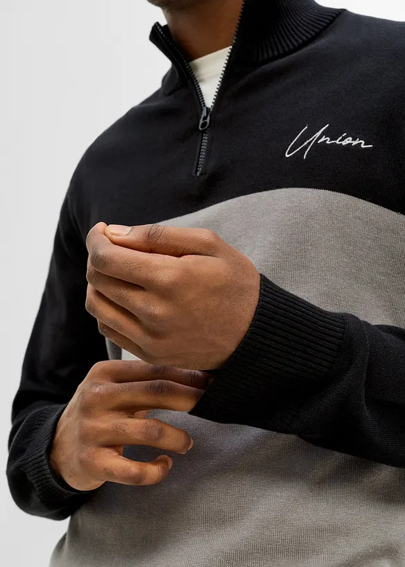 Maglione regular fit con collo alto e zip, bonprix