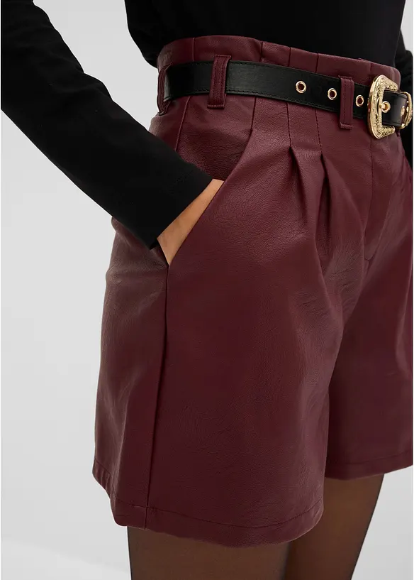 Shorts in similpelle con cintura, bonprix