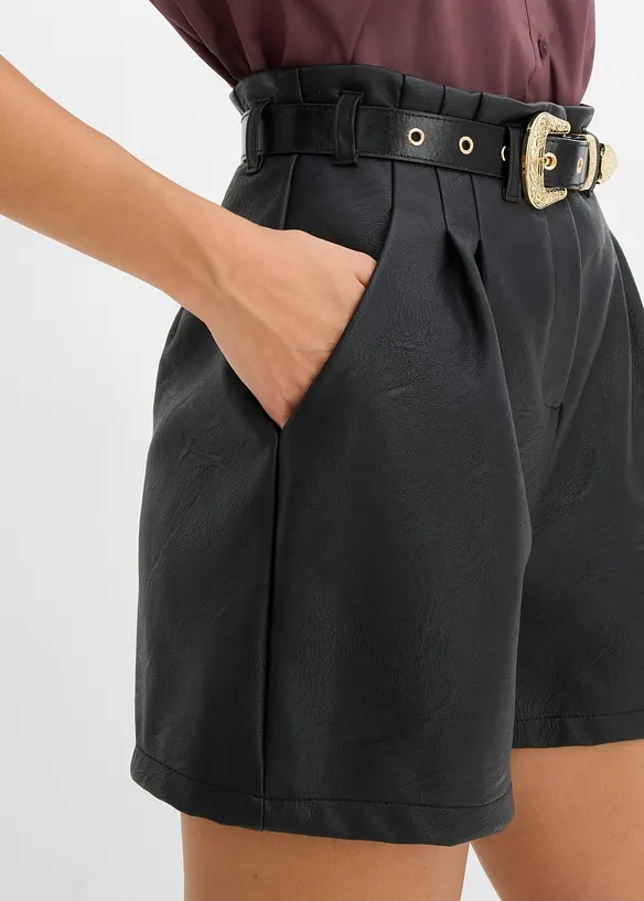 Shorts in similpelle con cintura, bonprix
